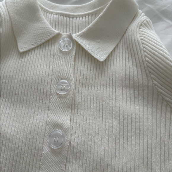 Chic White Ribbed Cardigan - Picture 3 of 3